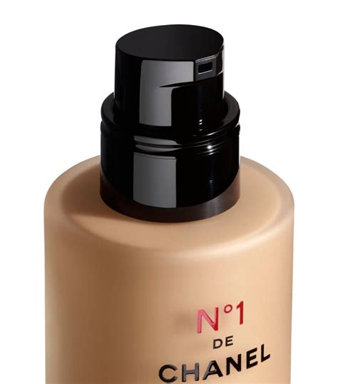 BD51 N°1 DE CHANEL Revitalizing Foundation .